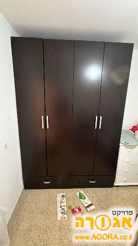 ארון ארבע דלתות