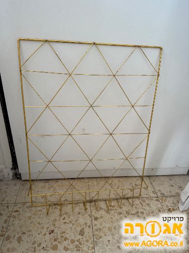 לוח תליה מתכת בצבע זהב