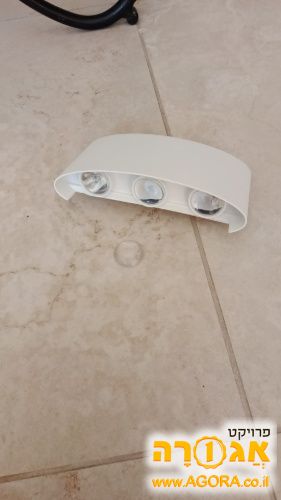 גוף תאורה לקיר