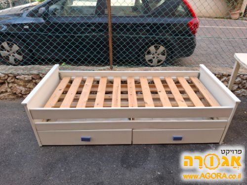 מיטה כפולה