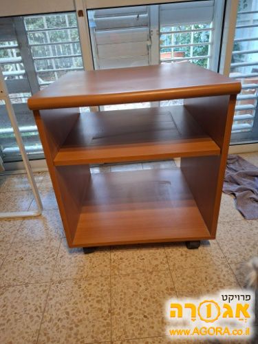 שידה/ כוננית על גלגלים