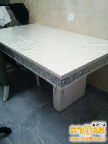 שולחן