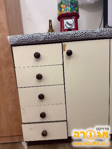 ארונית