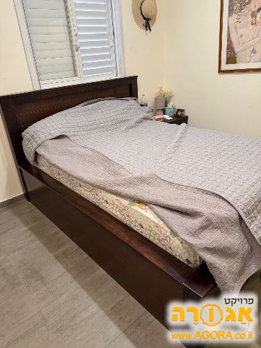 מיטה זוגית קומודה ושידת צד