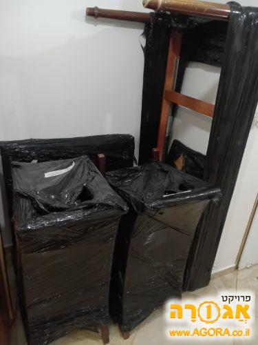 שולחן סלון עם כיסאות
