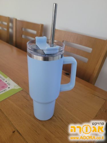 בקבוק לשתייה עם קש