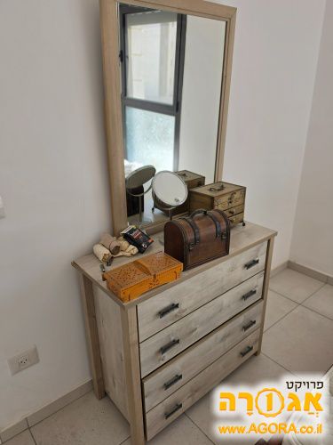 קומודה ומראה