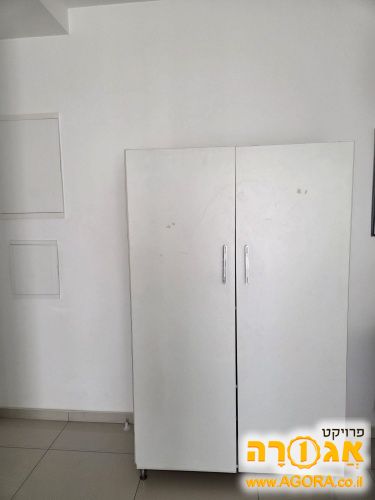 ארון בגדים קטן