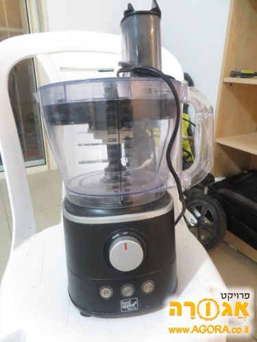 מעבד מזון חותך עם דסקית חותך קוביות לסלט