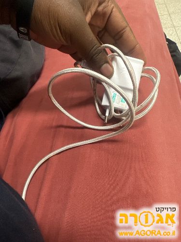 מטען לאייפון עם בית