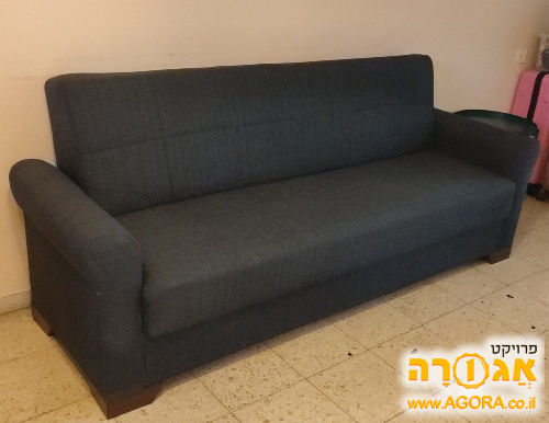 ספה נפתחת עם ארגז מצעים