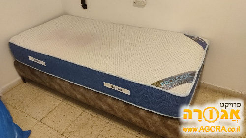 מיטת יחיד עם מזרן