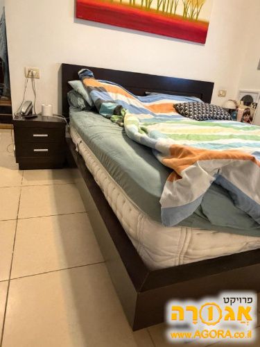 מיטה זוגית ו- 2 שידות
