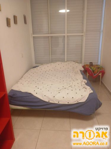 מיטות זוגיות ובסיסים מעץ
