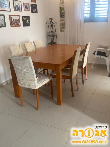 שולחן ו-6 כיסאות
