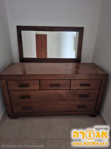 שידה מעץ מלא