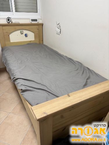 מיטה שתי מגירות אחסון ומיטת חבר