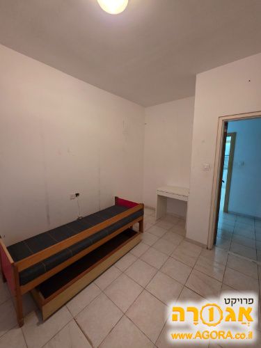 מיטת נוער מעץ