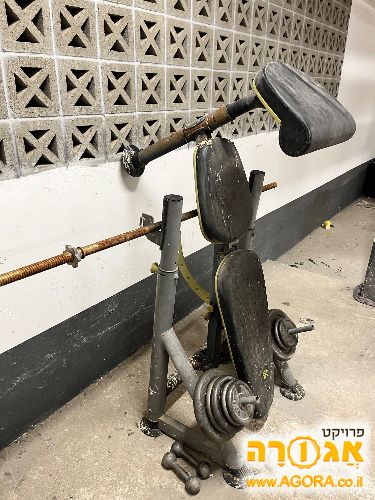 ספת משקולות עם מוט ומשקולות