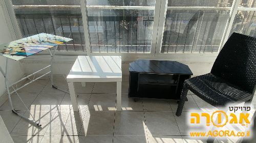 כיסא גינה, שידת טלוויזיה, שולחנות קטנים