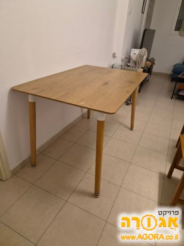 שולחן לפינת אוכל