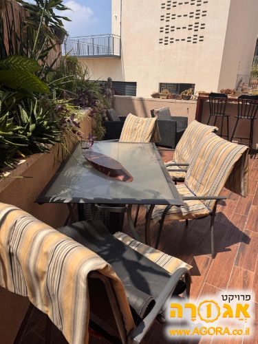 שולחן וכסאות לגינה