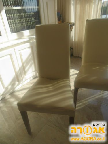 שולחן וכסאות