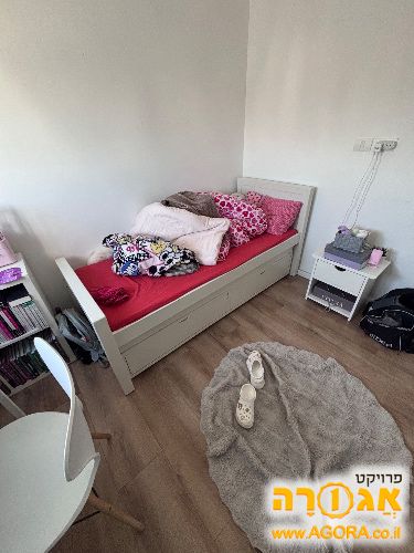 מיטת נוער עם מגירות ומיטת חבר