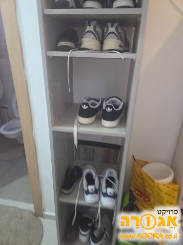 ארון מדפים ישן