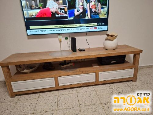 שולחן סלון מהממם מודרני ויפה ומזנון תואם