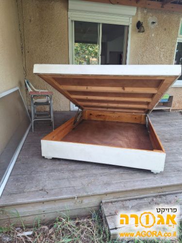 מיטה זוגית נפתחת
