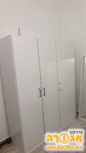 ארון בגדים לבן - 3 דלתות