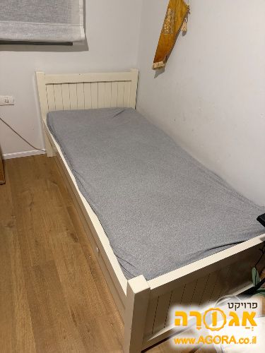 מיטת יחיד נפתחת