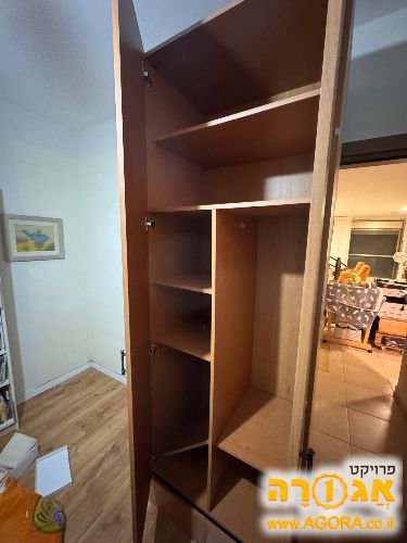 ארון בגדים תליה ומדפים